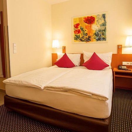 Central Hotel Loewen フェルトキルヒ エクステリア 写真