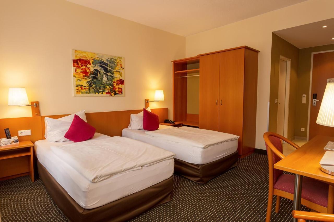 Central Hotel Loewen フェルトキルヒ エクステリア 写真