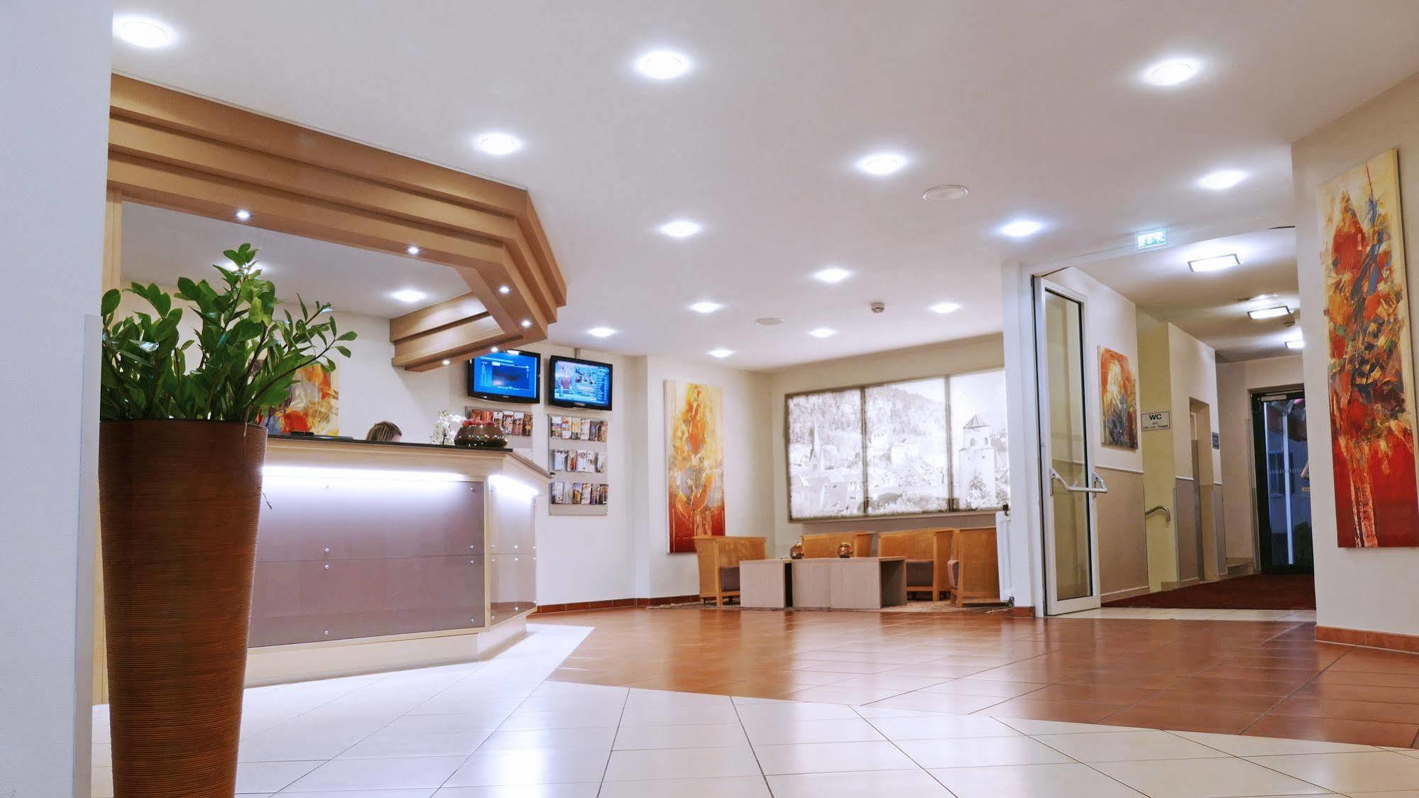 Central Hotel Loewen フェルトキルヒ エクステリア 写真