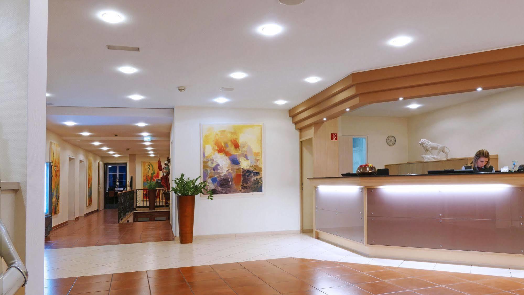 Central Hotel Loewen フェルトキルヒ エクステリア 写真