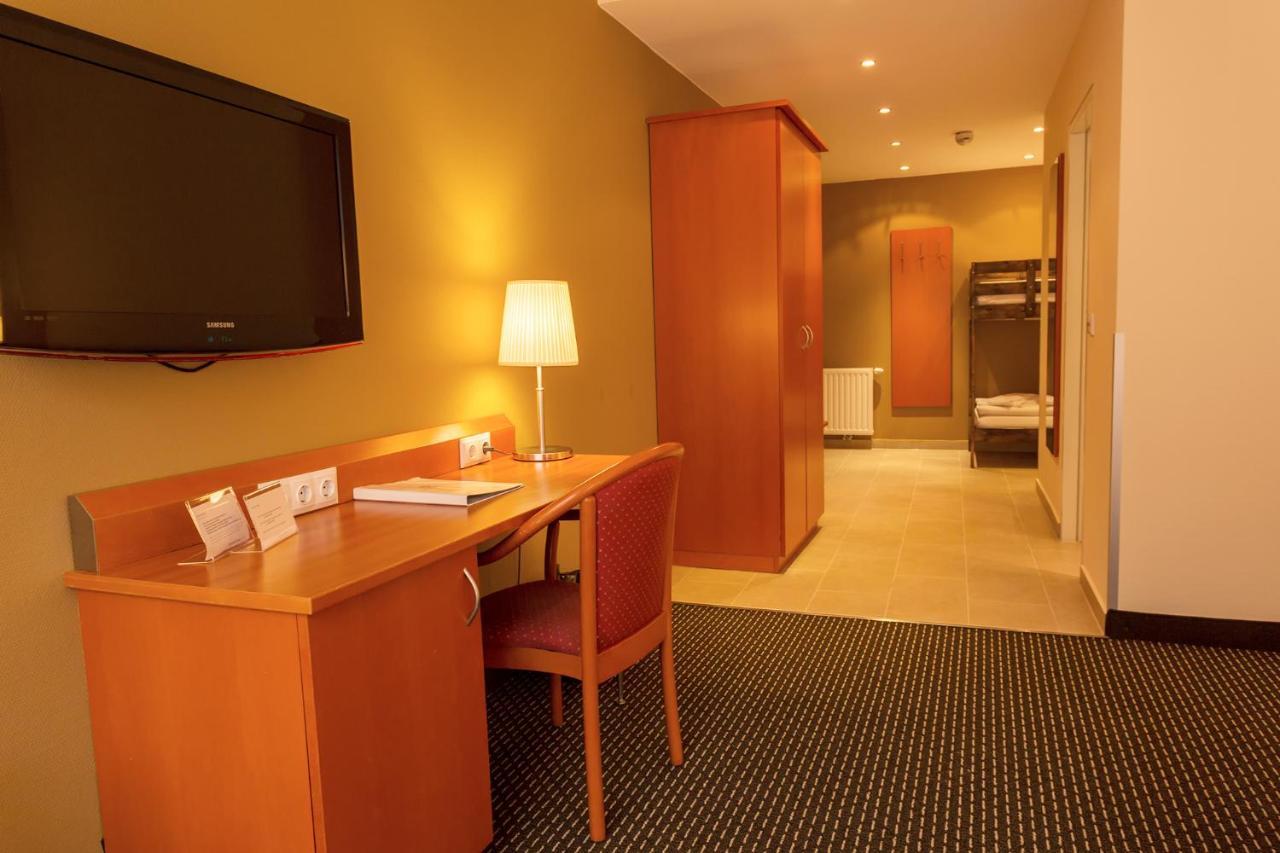 Central Hotel Loewen フェルトキルヒ エクステリア 写真