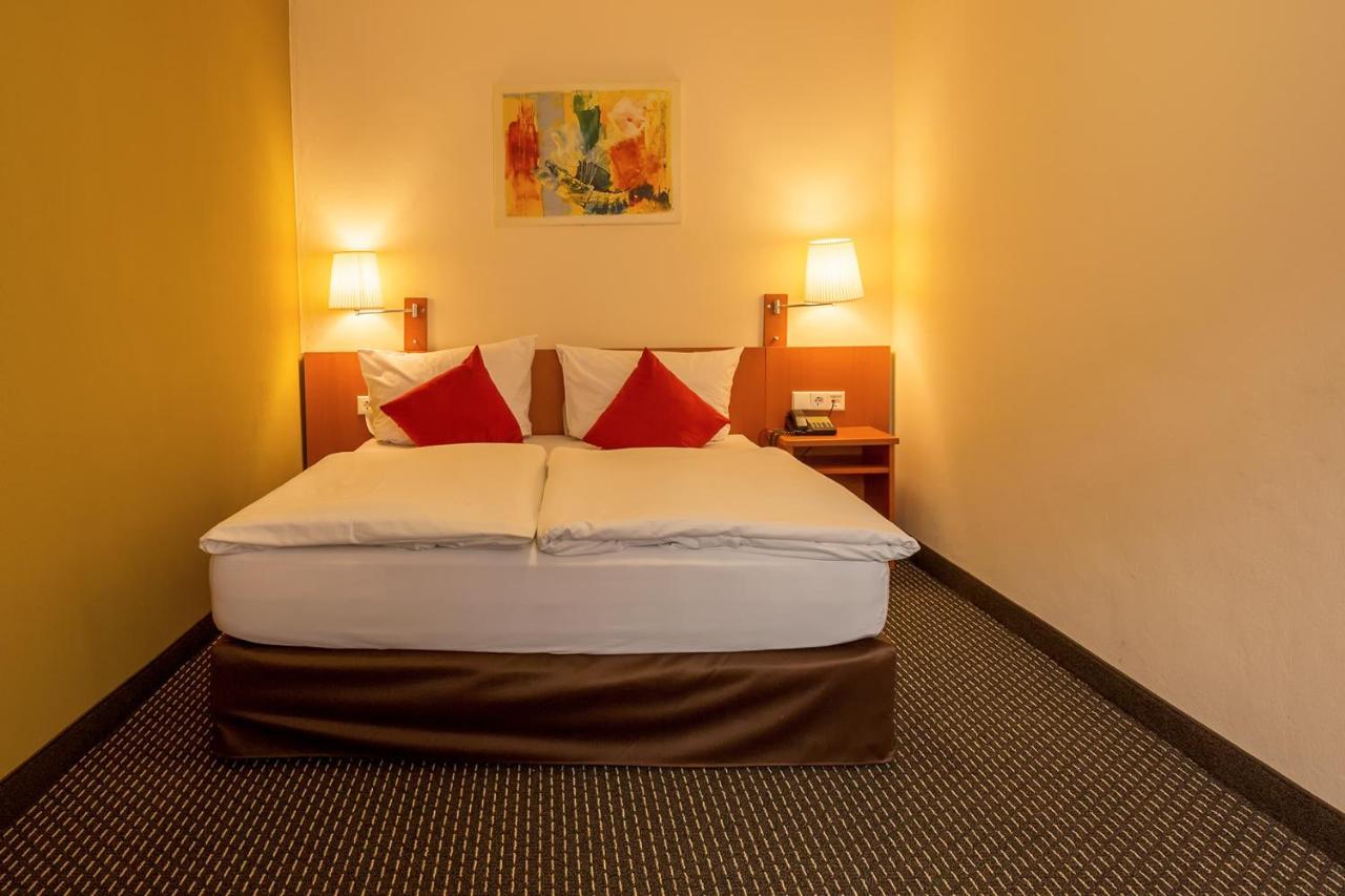 Central Hotel Loewen フェルトキルヒ エクステリア 写真